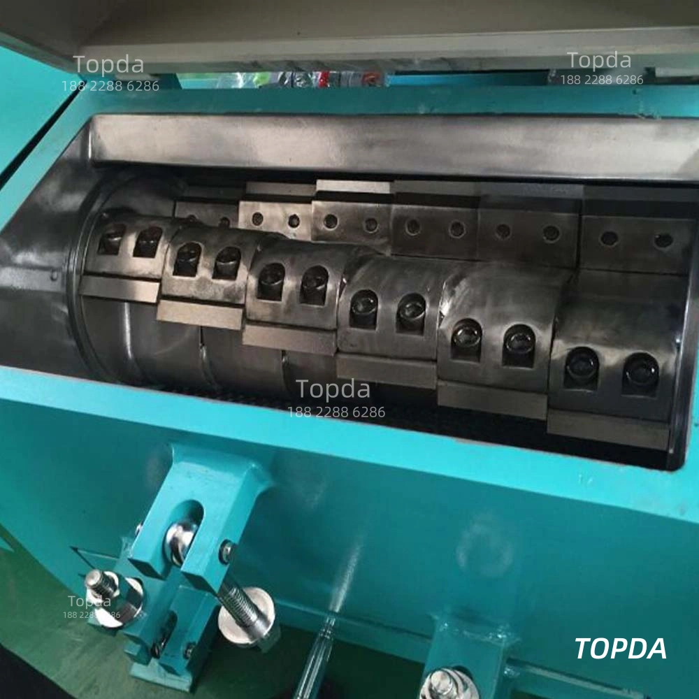 Flat plastic crusher blades