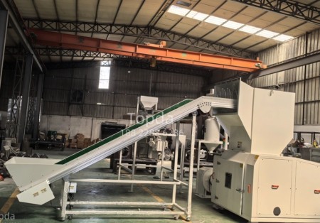 plastic crusher loader conveyor