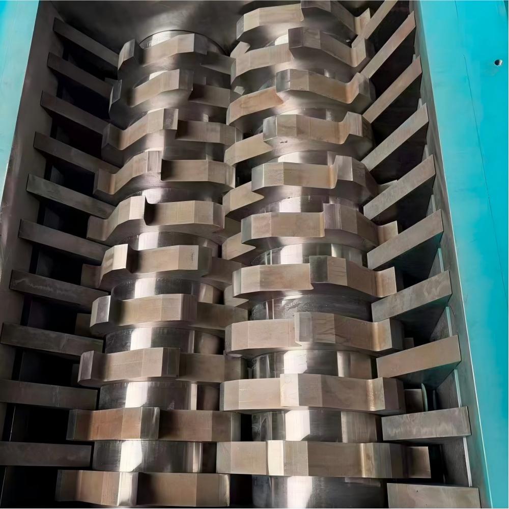 Dual shaft shredder blade